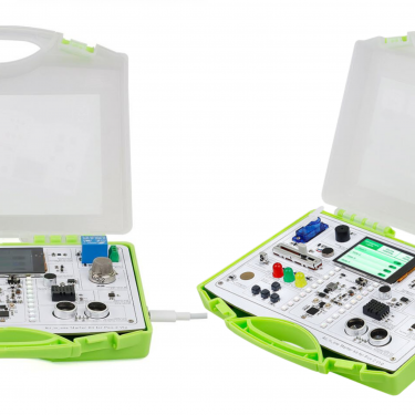 Bộ kit cung cấp nhiều thiết bị đầu vào và đầu ra, tạo điều kiện xây dựng các bài học và dự án lập trình, điện tử và IoT.